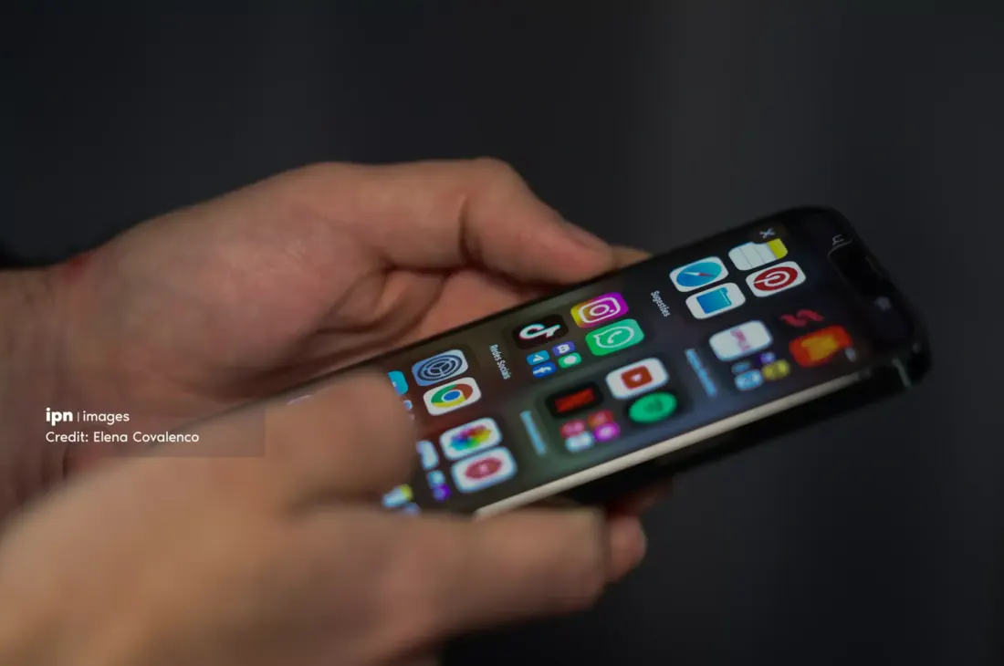 Женщине может грозить лишение родительских прав после трансляций в TikTok